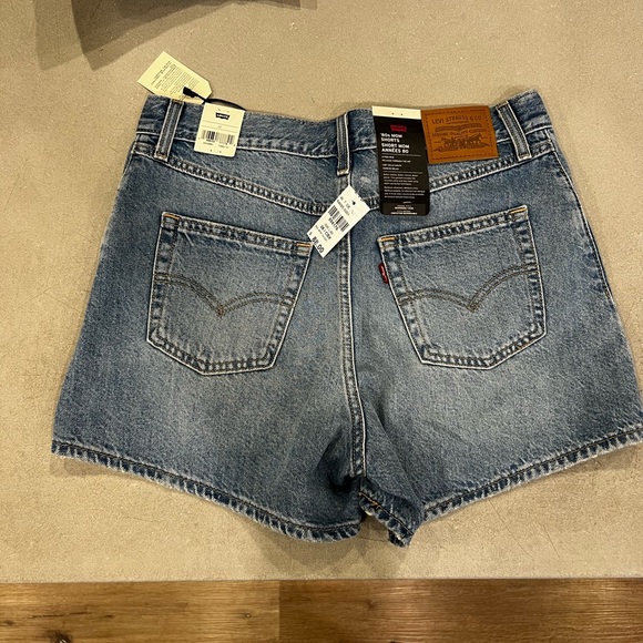 Levi’s 80’s mom shorts - Picture 5 of 6